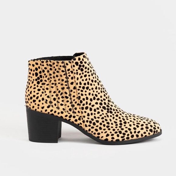 Qupid Topanga Chelsea Booties - SZ 8 - Leopard - Picture 5 of 11